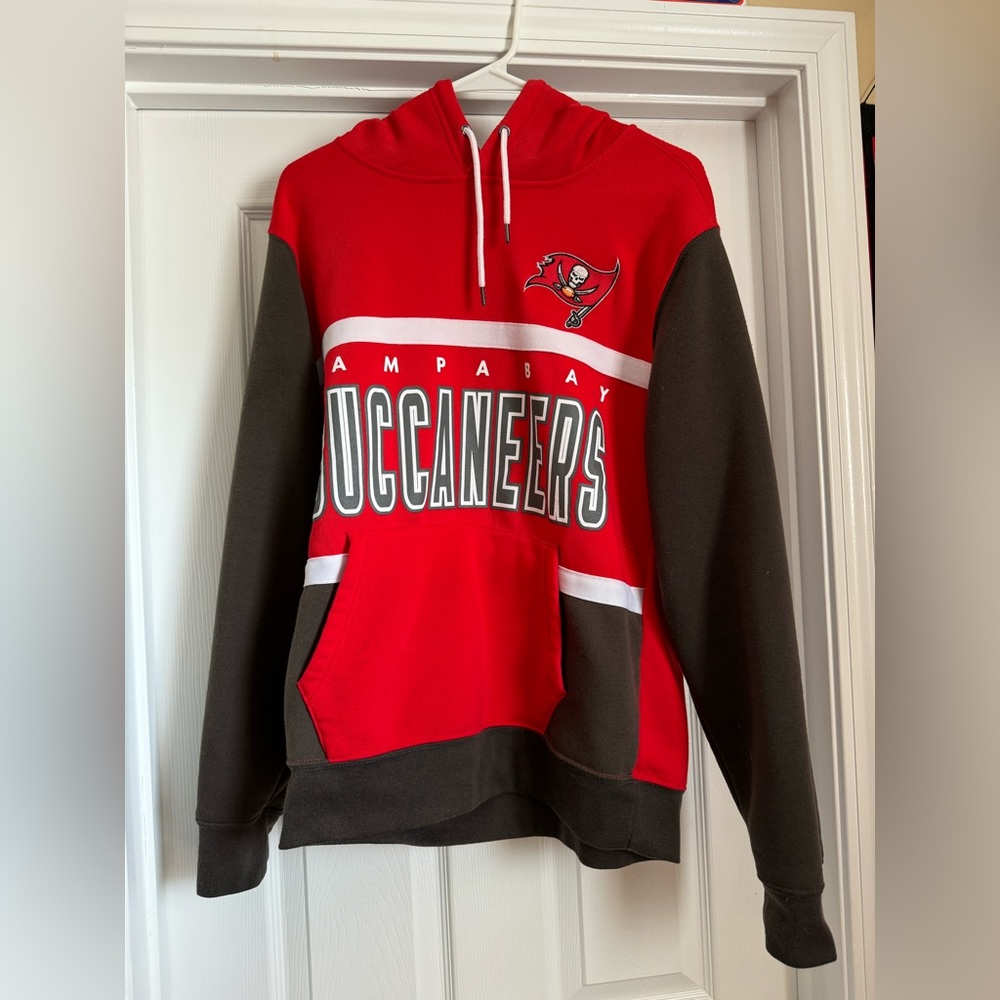 Tampa Bay Buccaneers NFL licensed apparel Hoodie in Men’s size Medium